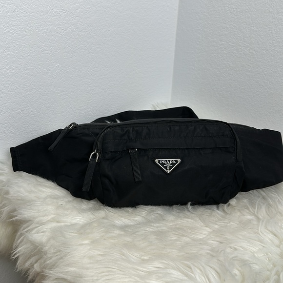 💯 Authentic Prada Unisex Black Belt Bag🍀 - Picture 1 of 16